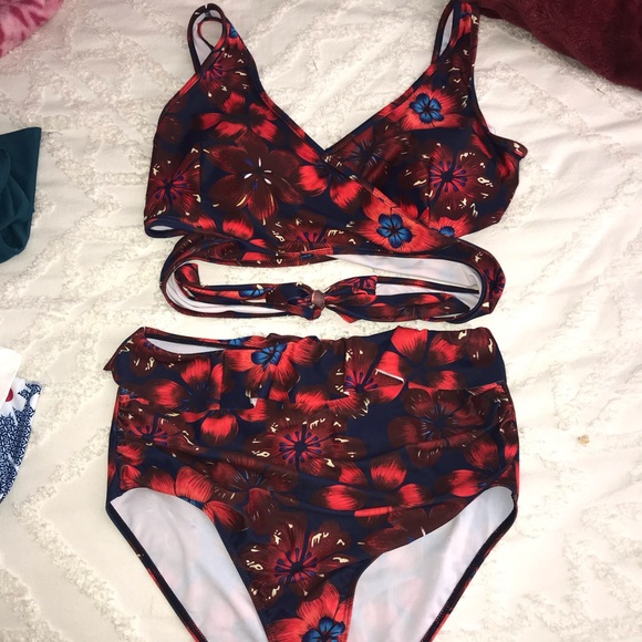 Bikini - Picture 1 of 2